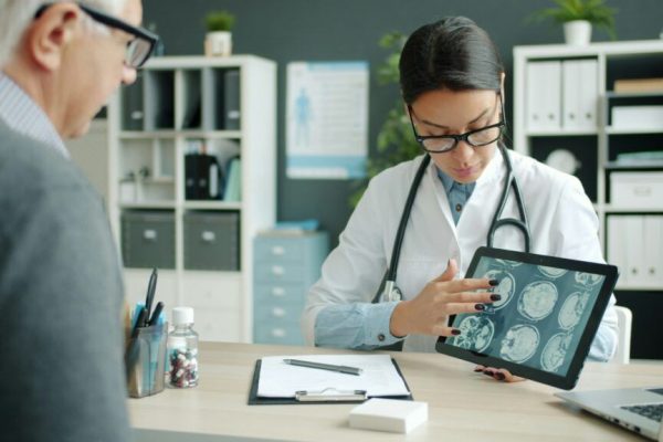 Cancerul: Principala cauză de deces în Spania și impactul testamentelor caritabile asupra cercetării