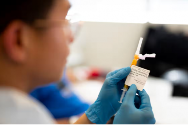 Revoluția Vaccinurilor: Primul Vaccin Experimental Împotriva Cancerului de Colon în Studiu Uman