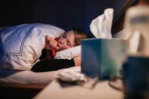 Tusea seacă nocturnă: Semnale importante despre sănătatea inimii tale
