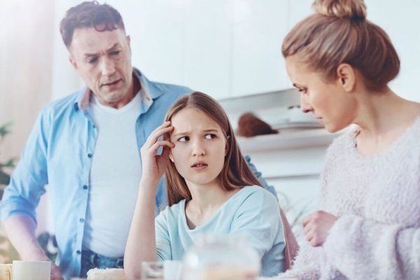 Impactul Cuvintelor: Cele 7 Fraze Pe Care Părinții Ar Trebui Să Le Evite Cu Primul Născut