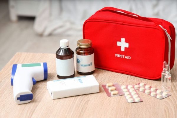 Ghidul complet pentru pregătirea trusei de sănătate în fața schimbărilor de sezon