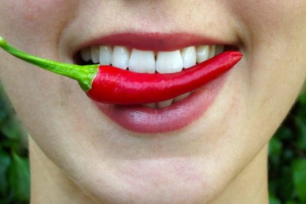 Impactul ardeiului iute asupra organismului: Cum capsaicina ne influențează creierul și sănătatea
