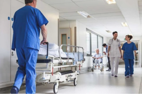 Analiza Piaței Muncii în Domeniul Sănătății: Oportunități și Provocări pentru Asistenții Medicali în 2026