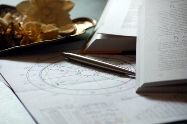 Horoscopul weekendului 15-16 august 2026: Veste importantă pentru o zodie și oportunități financiare