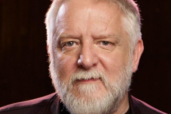 Simon Russell Beale: Lupta cu cancerul și revenirea pe scenă