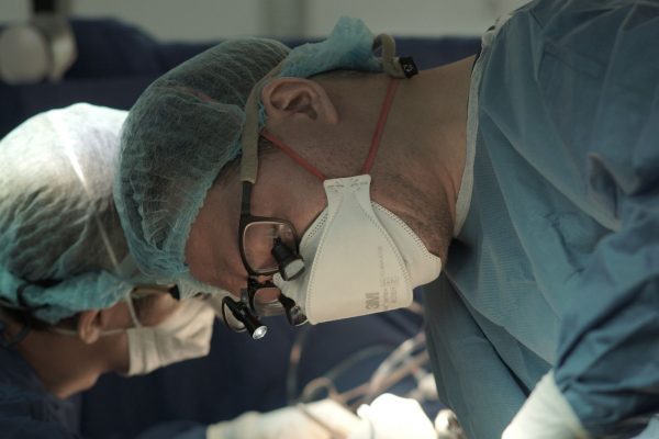Accesibilitate extinsă pentru bolnavii neasigurați: O privire detaliată asupra noilor reglementări din 2026