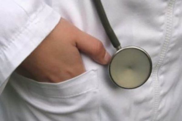 Exodul Medicilor Români: Dilema Între Sectorul Public și Privat