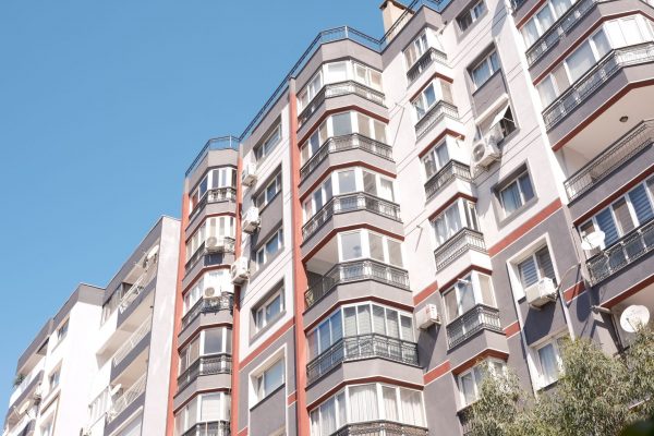 Proprietarii de apartamente: Ghid complet despre lista de întreținere și termenul de 3 ani