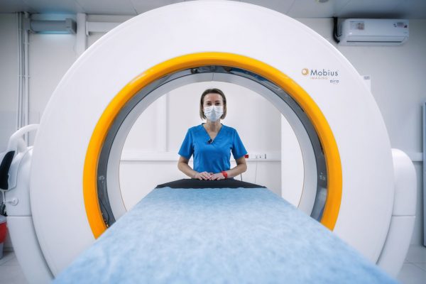 Riscurile cancerigene în aviație: Studiul care dezvăluie expunerea la radiații a piloților și însoțitorilor de bord
