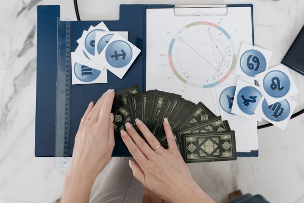 Capricornii și Tensiunile Emoționale: O Analiză Detaliată a Trei Zile Critice