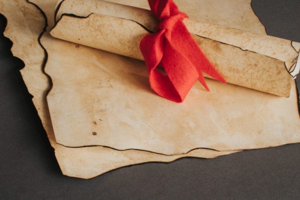 Taina Plicului Sigilat al Vaticanului: O Viziune Profetică și Impactul Asupra Bisericii Catolice