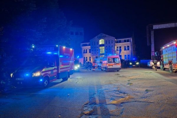 Incendiu la un centru pentru bătrâni din Arad: O analiză a incidentului și a implicațiilor sale