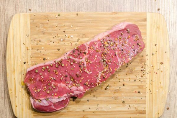 Carnea sănătoasă pentru cei peste 50 de ani: Ce spun experții despre alegerile alimentare responsabile
