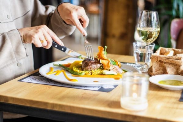 Alimentele care influențează insulina: Cum alegerile noastre alimentare afectează glicemia și sănătatea metabolică