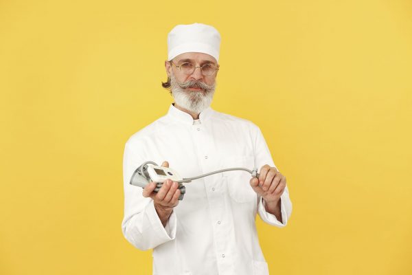 De ce tensiunea arterială crește dimineața? O analiză detaliată a fenomenului și implicațiile sale pentru sănătate