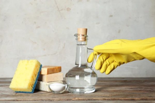 Beneficiile și utilizările neașteptate ale oțetului în gospodărie: de la descurajarea insectelor la curățarea energetică