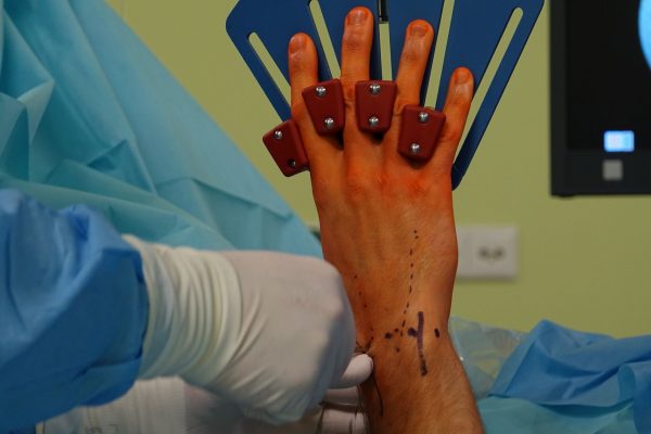 Relația Dintre Credință și Medicină: Perspectivele Dr. Alexandru Ciurea asupra Momentelor Critice din Sala de Operație