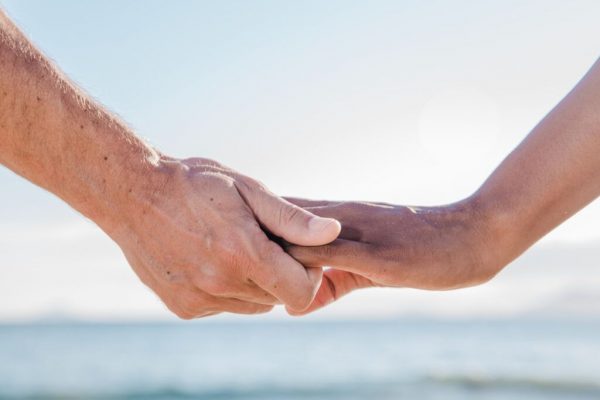 Ultima dorință a doi soți: Eutanasia dublă în Olanda și implicațiile ei sociale și etice