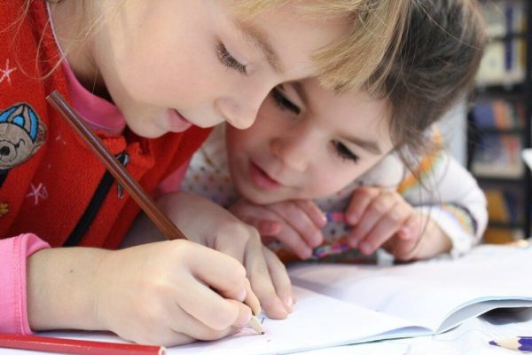Un Pas Înaintat pentru Sănătatea Mintală a Copiilor: Noul Centru din Oradea
