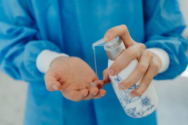 Scandalul dezinfectanților expirați la Spitalul Municipal Toplița: O amenințare gravă pentru sănătatea publică