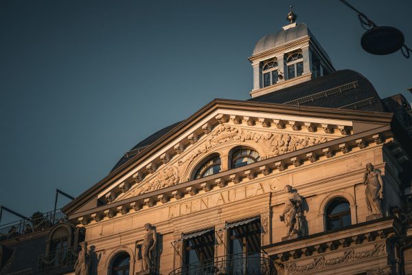 Impactul Legii nr. 129/2019: Cum Băncile Române Pot Bloca Conturile Clienților și Ce Înseamnă Acest Lucru pentru Români