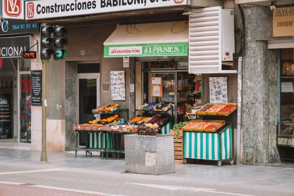 Salata Ambalată: O Alegere Rapidă, Dar Plină de Riscuri Ascunse