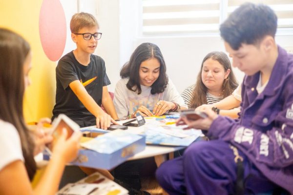 Rechizite gratuite pentru elevi în 2026: Oportunități și Provocări pentru Familiile cu Venituri Reduse