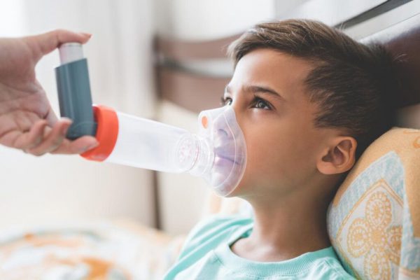 Expunerea la Microbii Naturali: O Cheie pentru Sănătatea Copiilor în Fața Astmului și Alergiilor