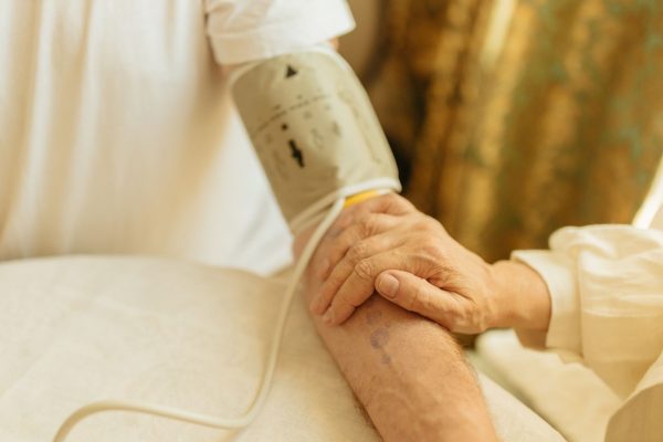 Impactul hipertensiunii asupra sănătății cognitive: legătura cu demența și obiceiurile protectoare