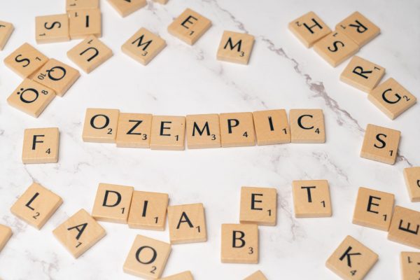 Impactul Neurobiologic al Tratamentelor cu GLP-1: O Analiză Detaliată a Riscurilor Asociate cu Ozempic și Mounjaro