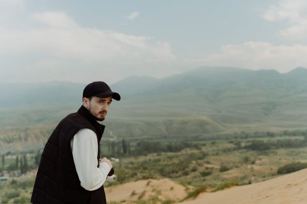 Balanțele în fața unei cumpene: O analiză detaliată asupra provocărilor emoționale și profesionale