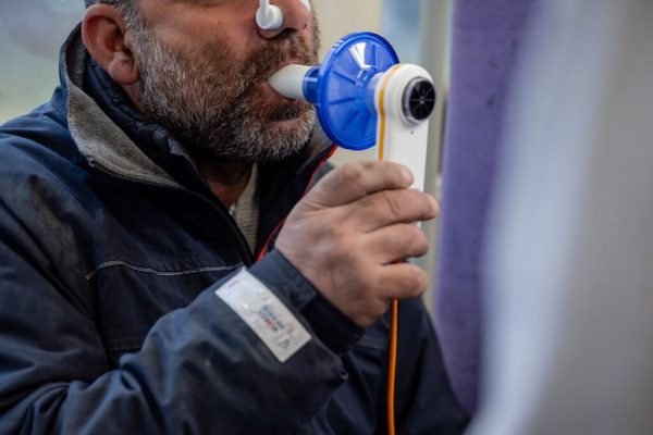 Spirometria: Testul Esențial pentru Sănătatea Plămânilor în Fața Simptomelor Persistente