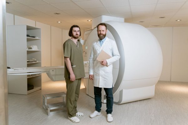 Fragilitatea fizică: Un semnal timpuriu al demenței și implicațiile sale