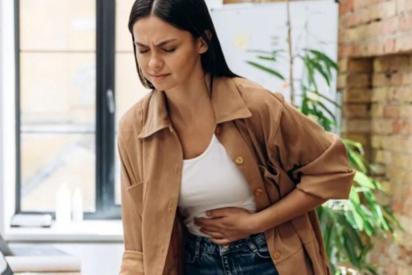 Ulcerul Gastric: Mai Mult Decât O Simplă Durere de Stomac – Semne de Alarmă și Riscuri Asociate