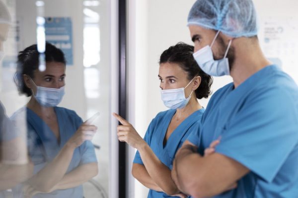 Exodul cadrelor medicale din România: O criză profundă a sistemului de sănătate