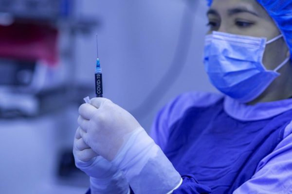 Vaccinul personalizat împotriva cancerului: O revoluție în tratamentul melanomului