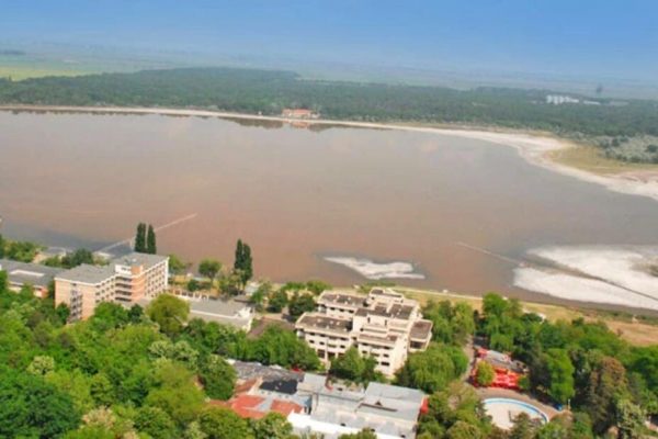 Lacul Sărat: O Destinație Balneară cu Tradiție și Beneficii Terapeutice