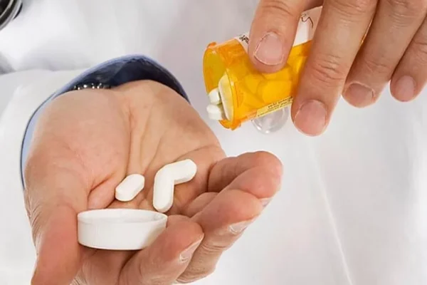 Antibioticele în România: Reguli, Excepții și Implicații pentru Sănătate