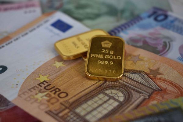 Perioada de Aur Financiară pentru Taur și Balanță: O Privire Detaliată asupra Transformărilor Economice până în 2030