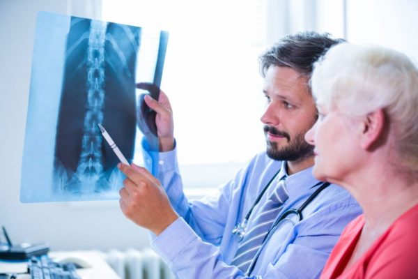 Osteoporoza: Boala Tăcută care Afectează Femeile – Ce Trebuie Să Știi pentru a Te Proteja