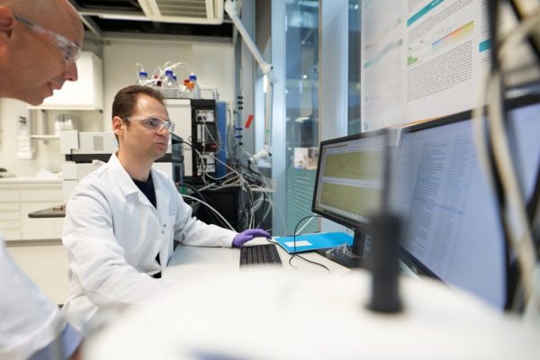 Revoluția în diagnosticarea cancerului: Cum un test de sânge poate prezice riscul de cancer cu ani înainte