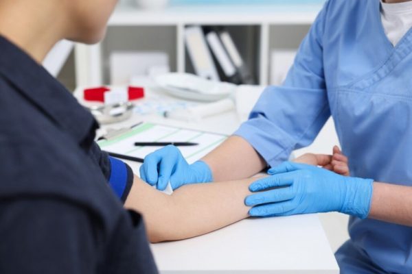 Importanța analizelor medicale după 40 de ani: Ghid complet pentru o sănătate optimă