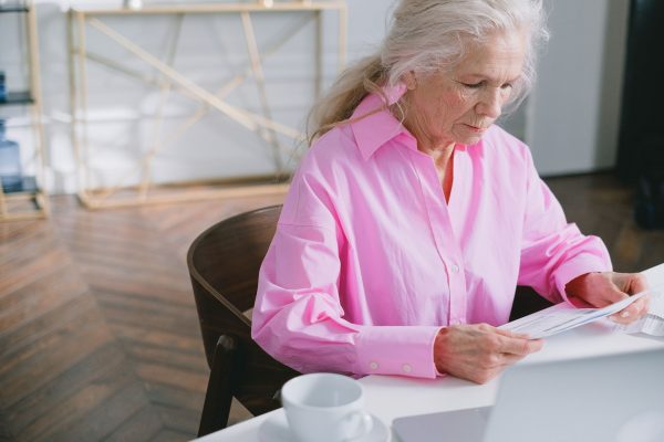 Pensionarii Români în Pericol de Suspendare a Pensiei: Ce Trebuie Să Știe Despre Certificatul de Viață