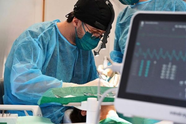 All-on-4 și All-on-6: Ghid complet despre intervenția dentară și recuperarea post-operatorie