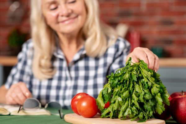 Impactul Menopauzei: Cum Schimbările Hormonale Influențează Mirosul și Preferințele Alimentare