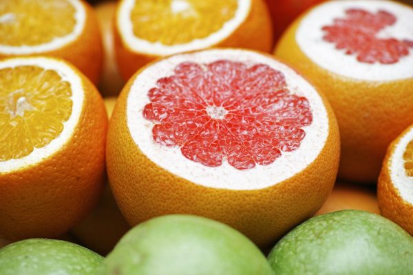 Fructe cu Potențial Anticancerigen: O Analiză a Afirmațiilor și a Dovezilor Științifice