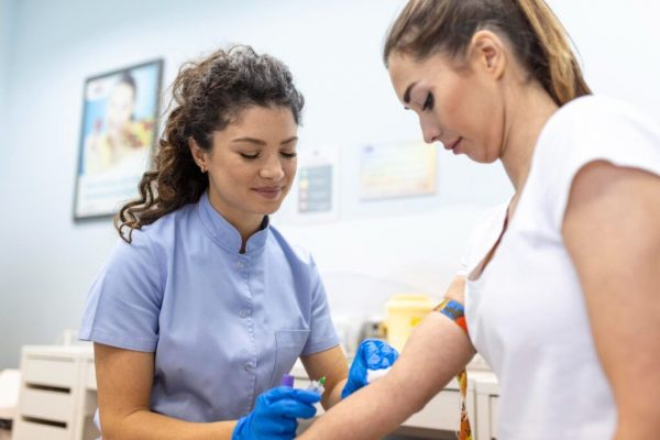 O nouă speranță în diagnosticarea leucemiei: Cum o analiză de sânge comună poate salva vieți