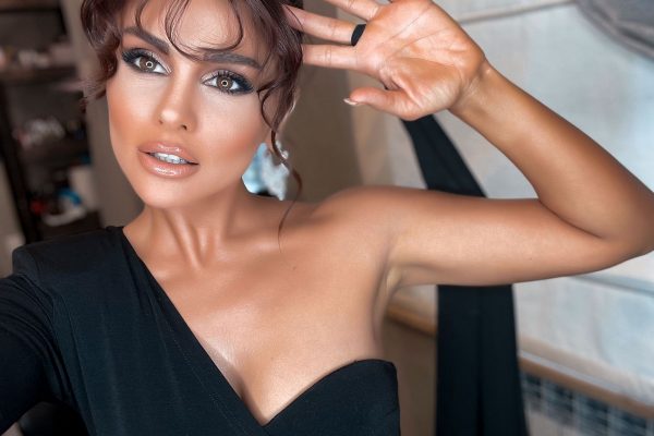 Lupta Invizibilă a Actrițelor: Povestea lui Miranda Hart și Impactul Encefalomielitei Mialgice